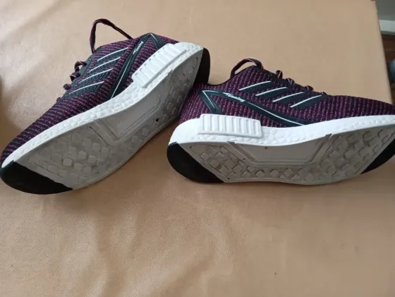 Zapatillas deportivas de mujer. Impecables Floresta