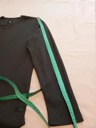 Remera manga larga de hombre tejido panal. Impecable Floresta