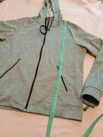 Campera deportiva unisex. Impecable Floresta