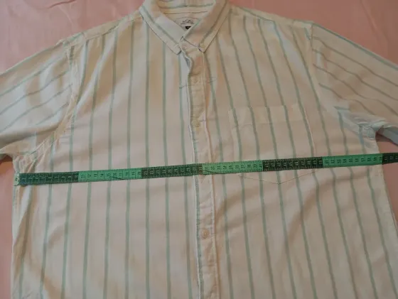 Camisa de hombre, rayada. Impecable Floresta