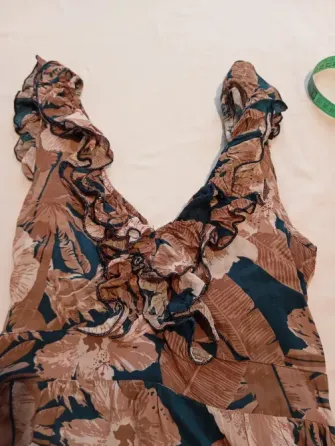 Vestido maxi con estampado floral y escote en V con volado Floresta