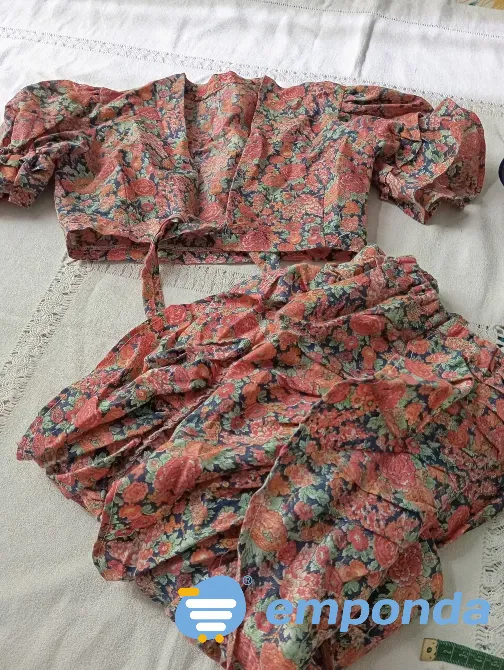Conjunto de pollera irregular y top tipo flamenco. IMPECABLE Floresta - imagen 9