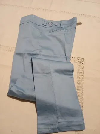 Pantalon tobillero, tipo de vestir, celeste. Nuevo Floresta