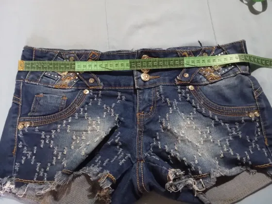 Mini short de jean elastizado. Impecable Floresta