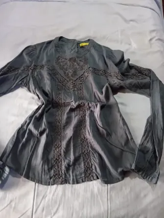 Blusa combinada, manga larga. Rapsodia. Impecable Floresta
