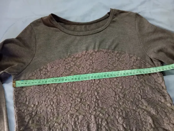 Remera delicada manga larga, combinada. Impecable Floresta