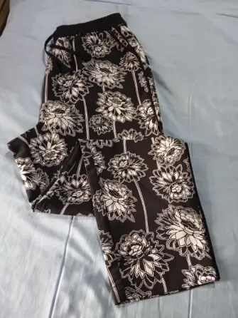 Pantalon tipo babucha elegante. Impecable Floresta