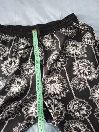 Pantalon tipo babucha elegante. Impecable Floresta