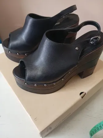 Sandalia de cuero con plataforma “Hush Puppies” Floresta