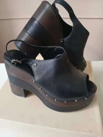 Sandalia de cuero con plataforma “Hush Puppies” Floresta