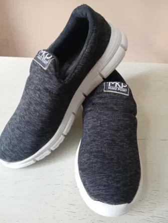 Zapatilla tipo pancha sin cordones. Super liviana Floresta