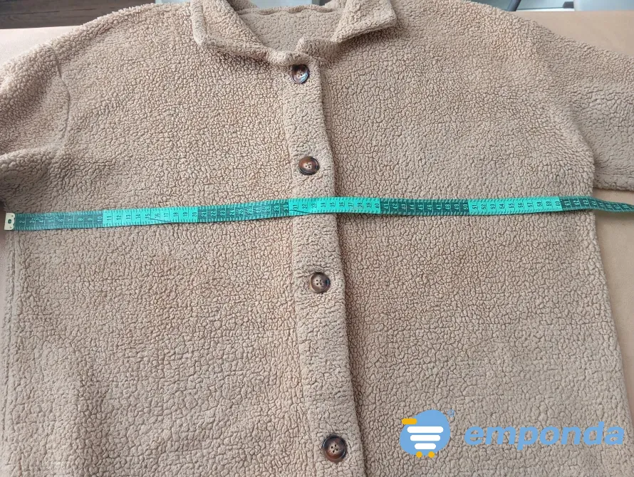 Campera de corderito, abotonada. Impecable Floresta - imagen 4