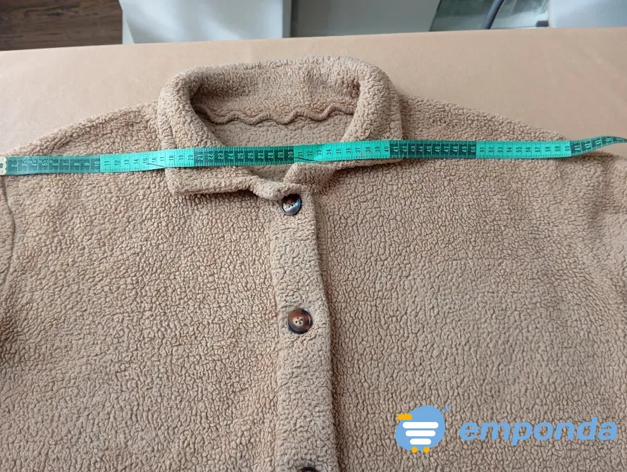 Campera de corderito, abotonada. Impecable Floresta - imagen 5