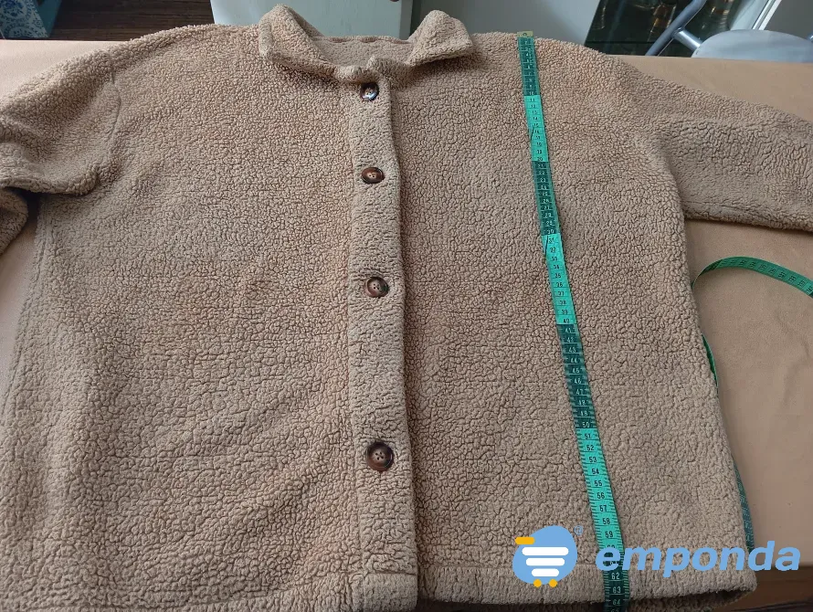 Campera de corderito, abotonada. Impecable Floresta - imagen 3
