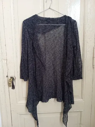 Cardigan tipo kimono con brillos, super delicado. Impecable Floresta