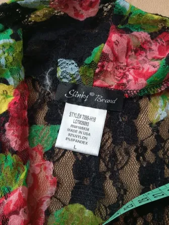 Cárdigan importado tipo kimono de encaje floral. Impecable Floresta