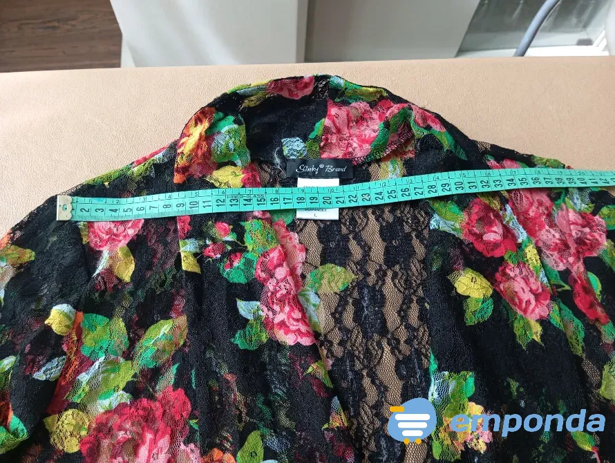 Cárdigan importado tipo kimono de encaje floral. Impecable Floresta - imagen 5