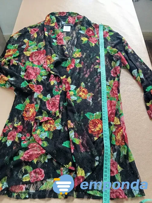 Cárdigan importado tipo kimono de encaje floral. Impecable Floresta - imagen 3