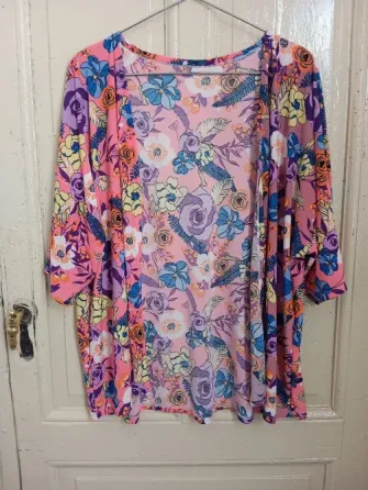 Kimono floreado de seda fria. Nuevo Floresta