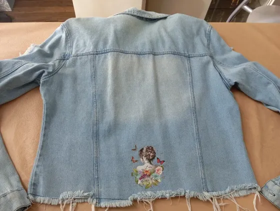 Campera de jean con roturas. Perfecto estado Floresta