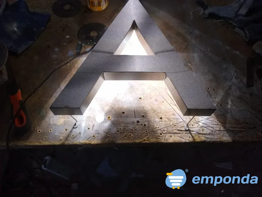 Letras con efectos de luz para gym Lanús - imagen 2