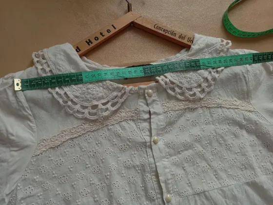 Blusa estilo romantico, con mezcla de texturas Floresta