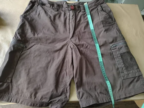 Bermuda cargo para hombre. Impecable Floresta