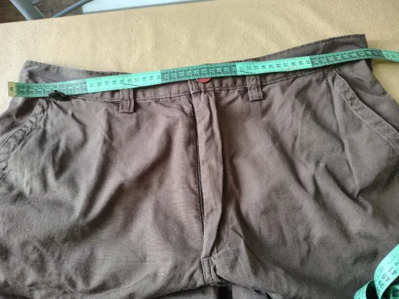 Bermuda cargo para hombre. Impecable Floresta