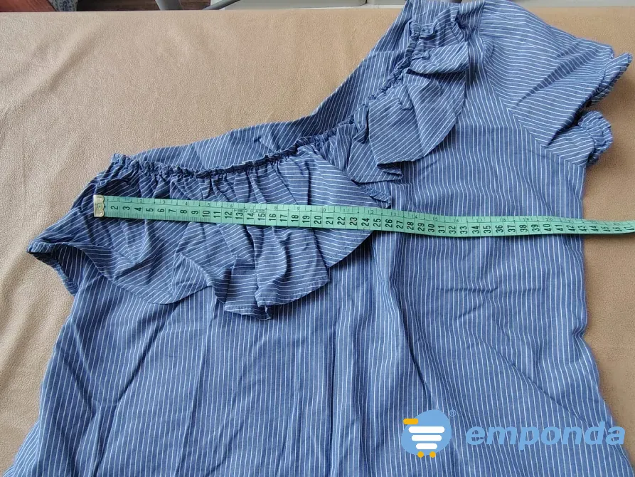 Blusa rayada de un solo hombro, con volado Floresta - imagen 2