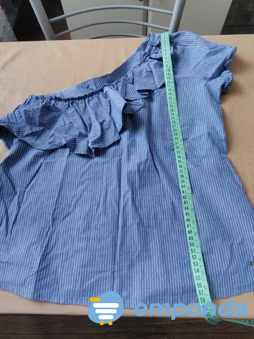Blusa rayada de un solo hombro, con volado Floresta - imagen 5