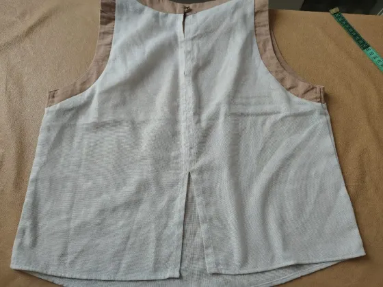 Blusa corta, elegante, combinada Floresta
