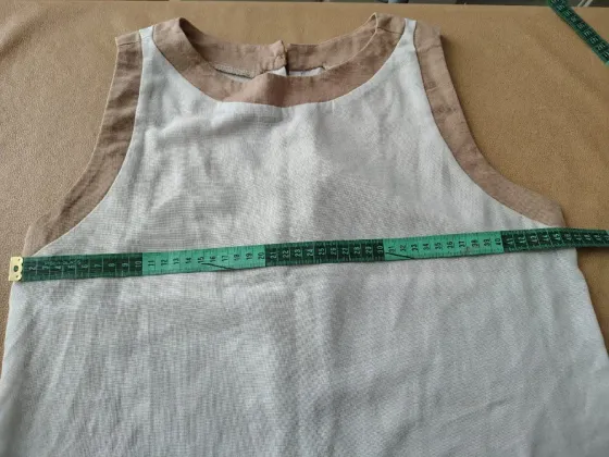 Blusa corta, elegante, combinada Floresta