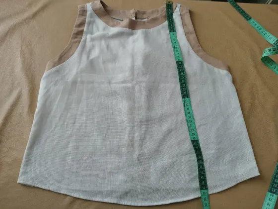 Blusa corta, elegante, combinada Floresta