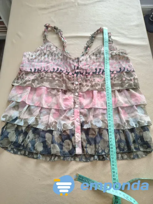 Blusa abotonada con volados, delicada Floresta - imagen 3