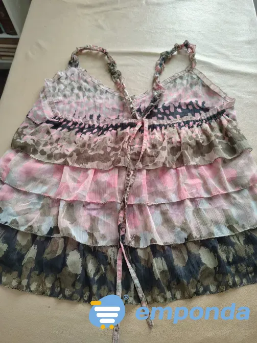 Blusa abotonada con volados, delicada Floresta - imagen 4